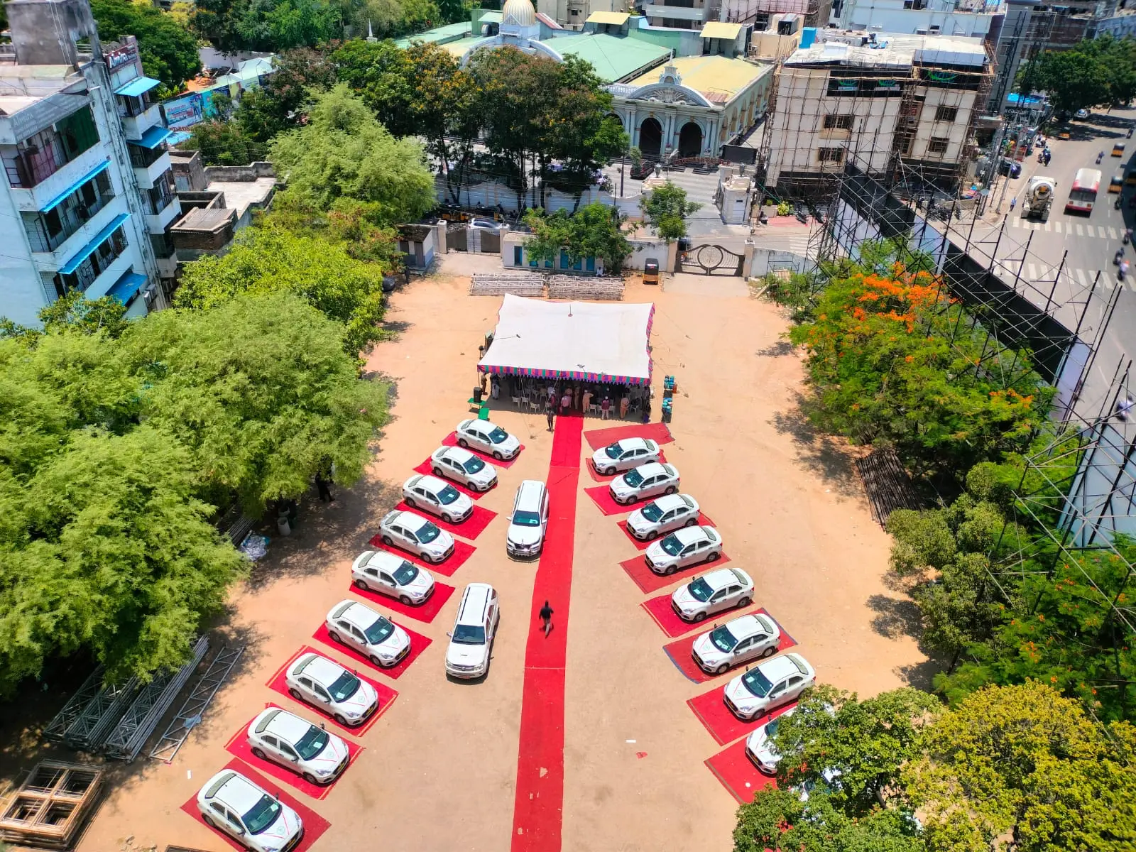 https://images-saboomaruti-in.s3.ap-south-1.amazonaws.com/gallery/govt-car-deliveries-tricor/vehicle-distribution-2.webp
