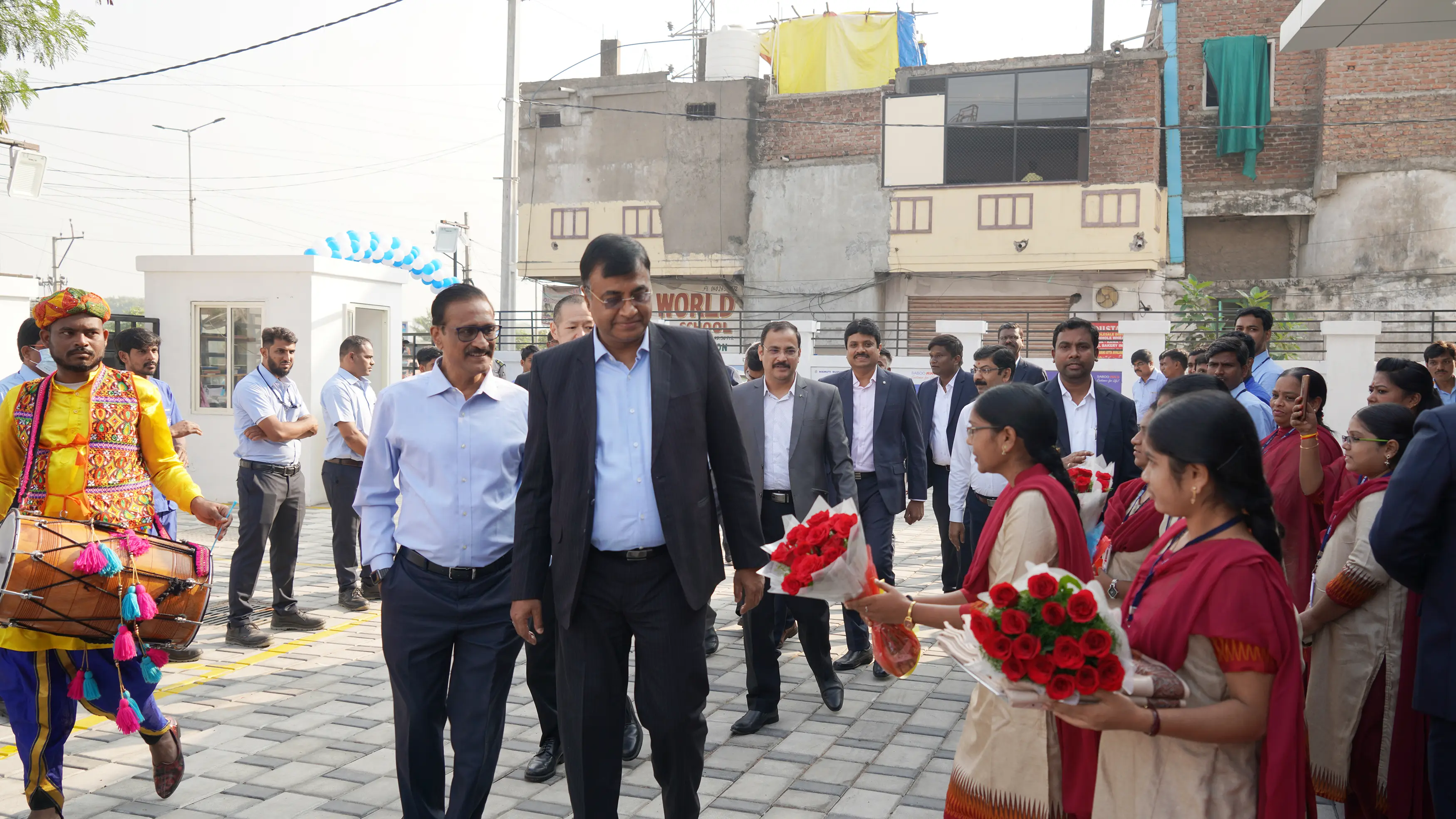 https://images-saboomaruti-in.s3.ap-south-1.amazonaws.com/nexa/gallery/moosarambagh+opening/DSC02923.webp